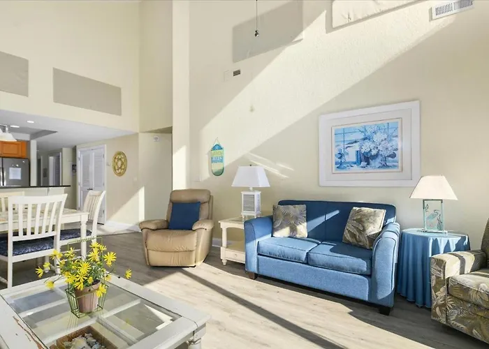 Spacious 3 Bedroom Bayside In Sunset With Outdoor Pool!
