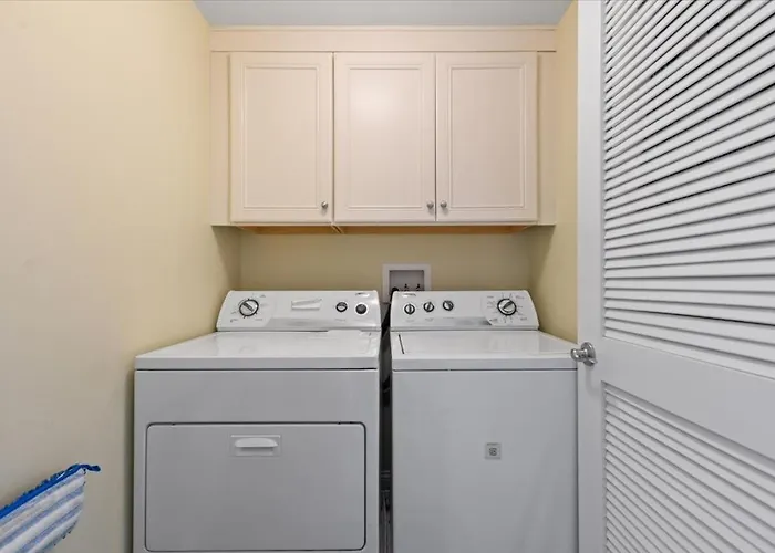 Spacious 3 Bedroom Bayside In Sunset With Outdoor Pool! Ferienhaus