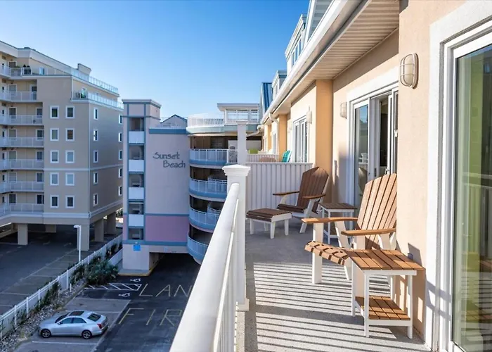 Spacious 3 Bedroom Bayside In Sunset With Outdoor Pool! * Ocean Stadt